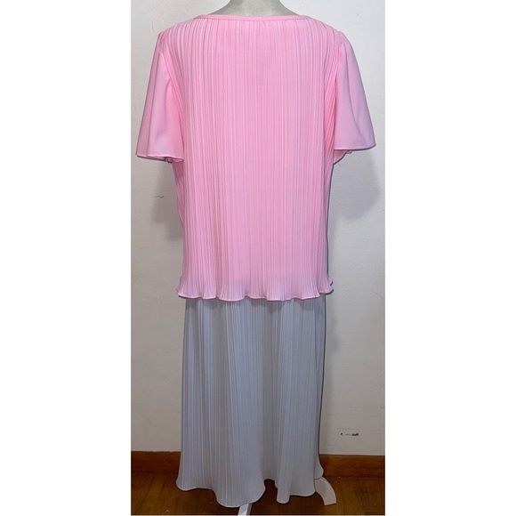 Vintage Pink & Grey Plisse Dress - Picture 4 of 8